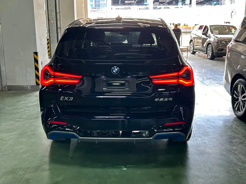BMW iX3 2022 — фото 10