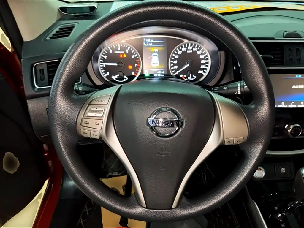 Nissan Tiida 2017 — фото 11