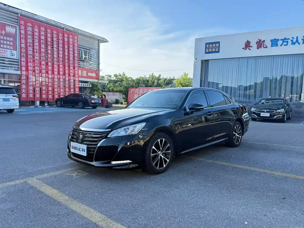 Toyota Crown 2018 — фото 1