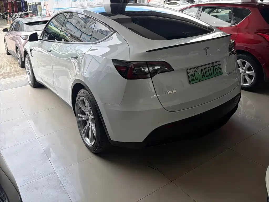 Tesla Model Y 2023 — фото 12