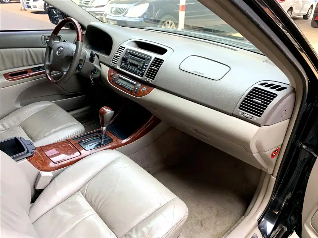 Toyota Camry 2004 — фото 13