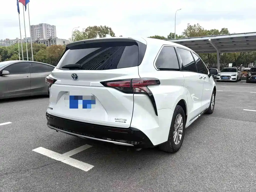 Toyota Sienna 2022 — фото 9