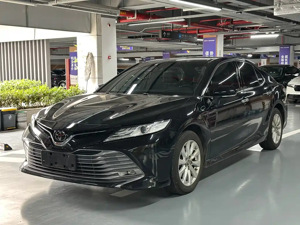 Toyota Camry 2019 — фото 1