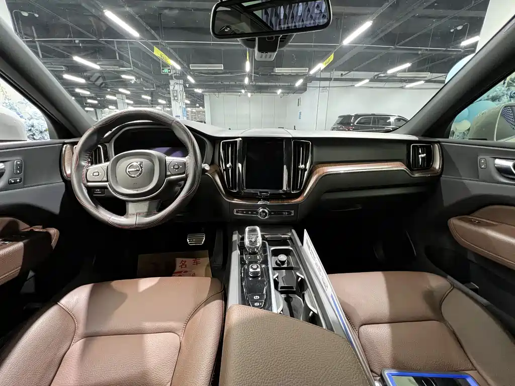 Volvo XC60 2021 — фото 4