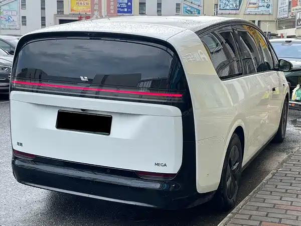 Li Auto MEGA 2025