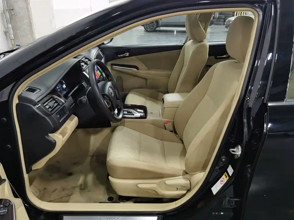 Toyota Camry 2015 — фото 10