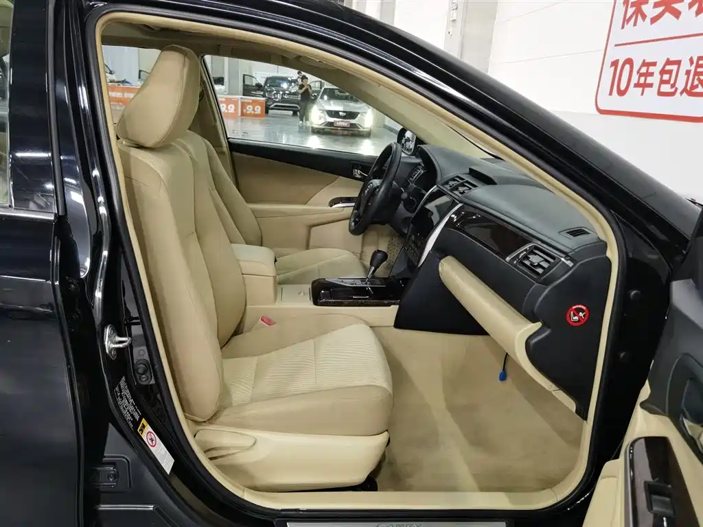 Toyota Camry 2015 — фото 23