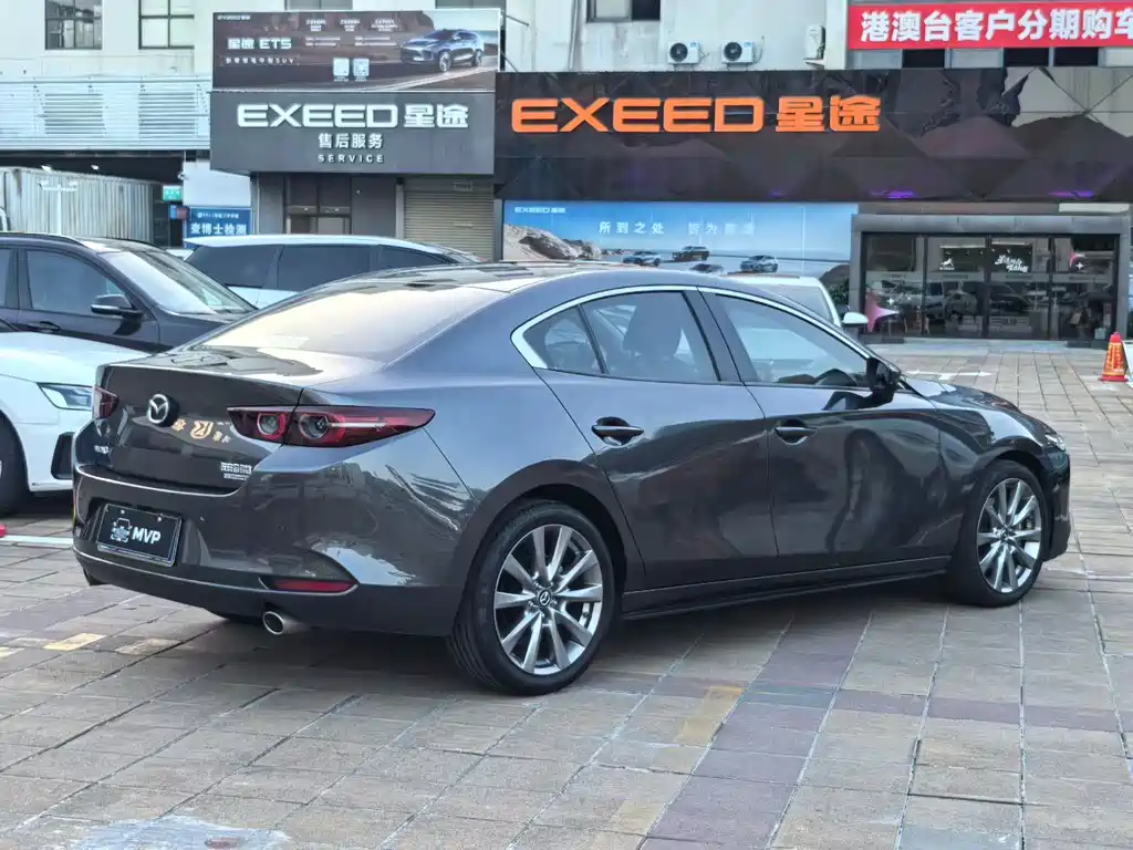 Mazda 3 Axela 2022 — фото 9