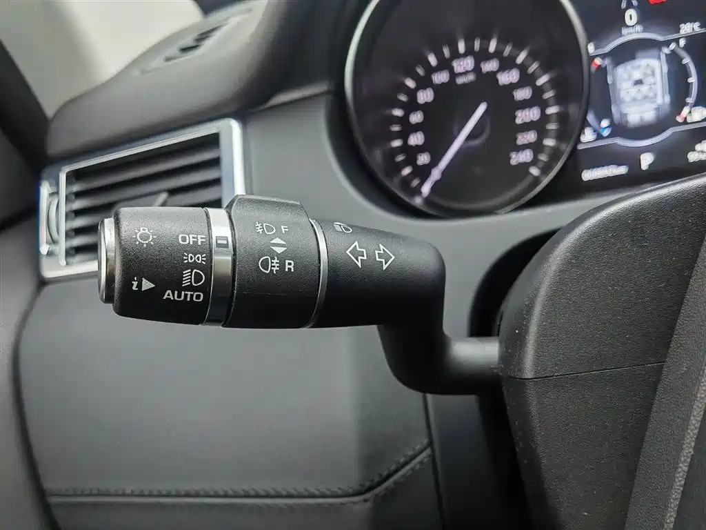 Land Rover Discovery Sport 2018 — фото 21