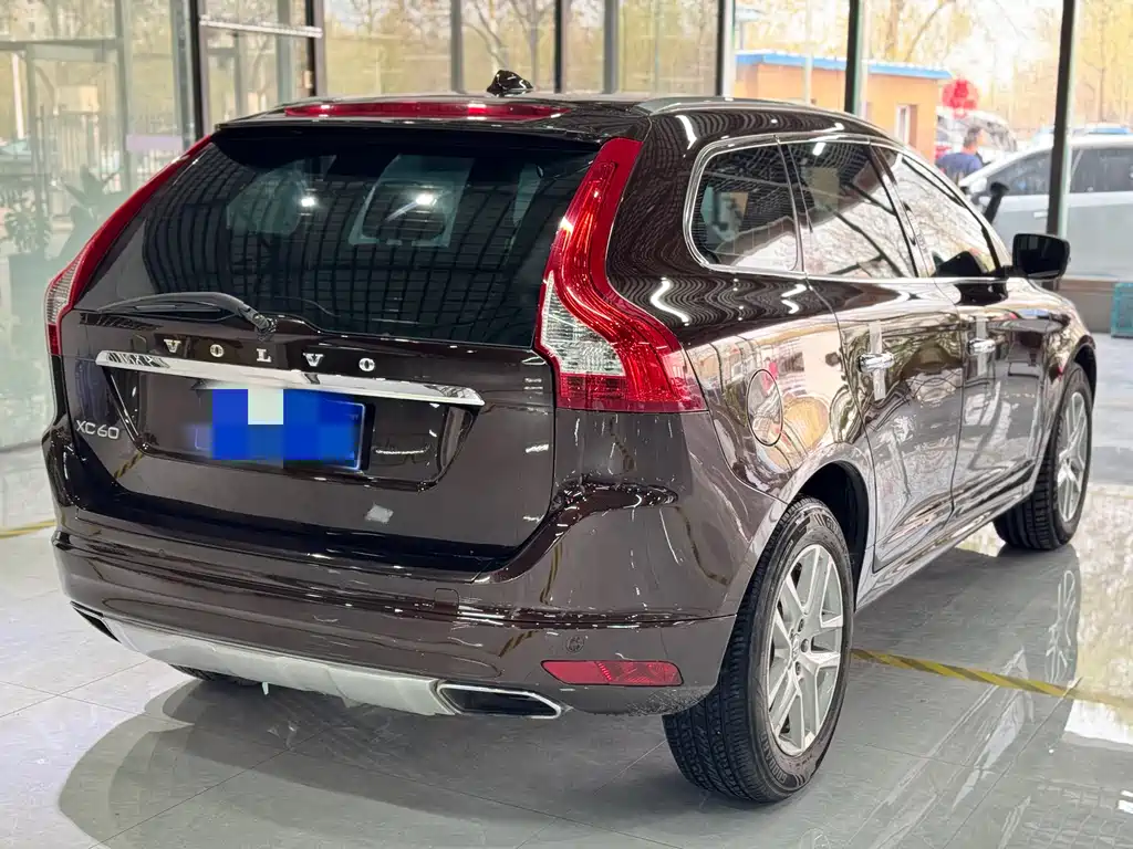 Volvo XC60 2017 — фото 5