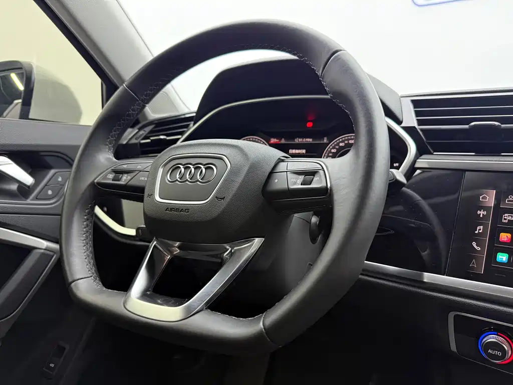 Audi Q3 2022 — фото 16