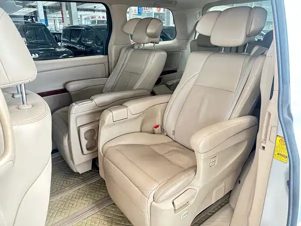 Toyota Alphard 2011