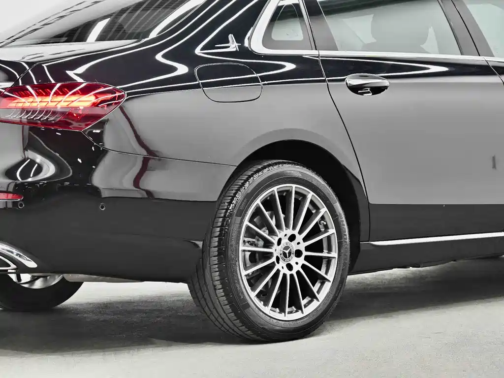 Mercedes-Benz E-Class 2022 — фото 8