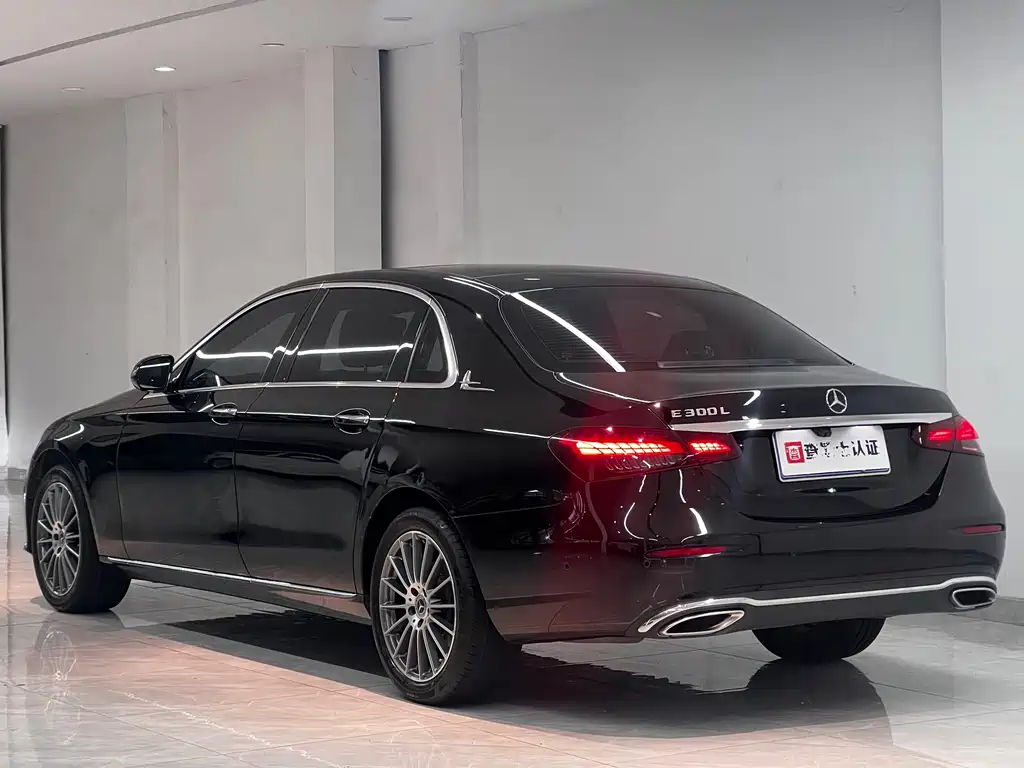 Mercedes-Benz E-Class 2022 — фото 11