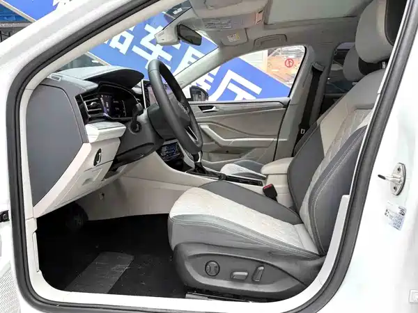 Volkswagen Sagitar 2022