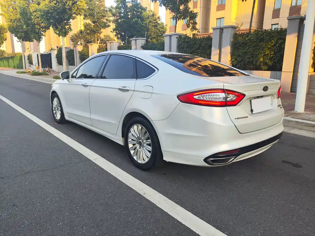 Ford Mondeo 2015 — фото 16