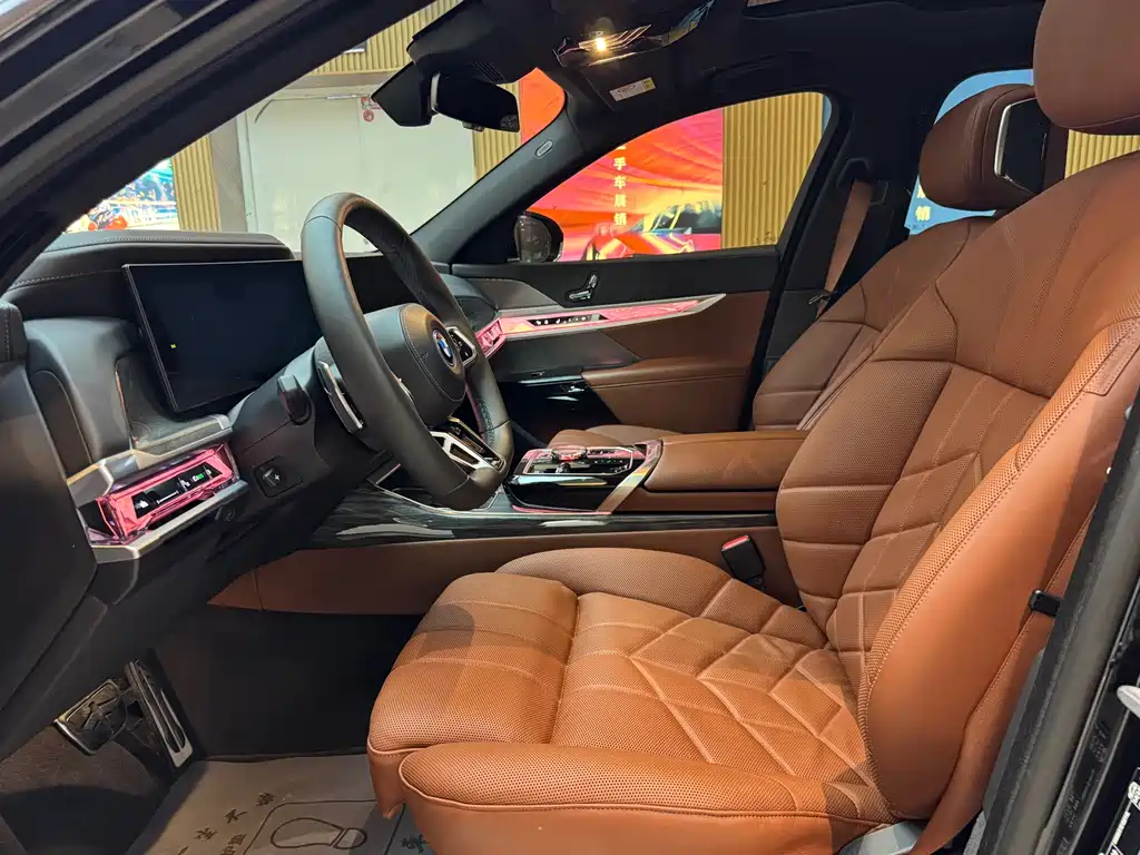 BMW i7 2023 — фото 10