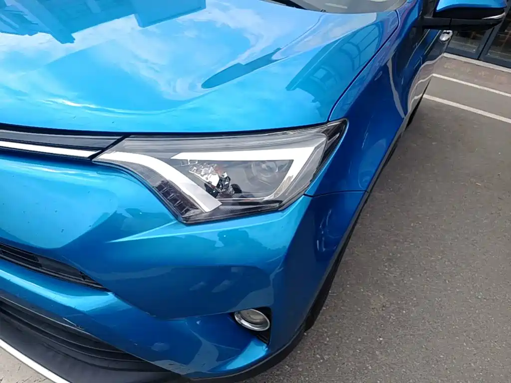 Toyota RAV4 2018 — фото 24