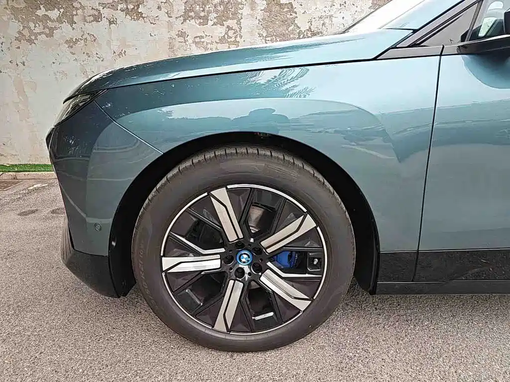 BMW iX 2025