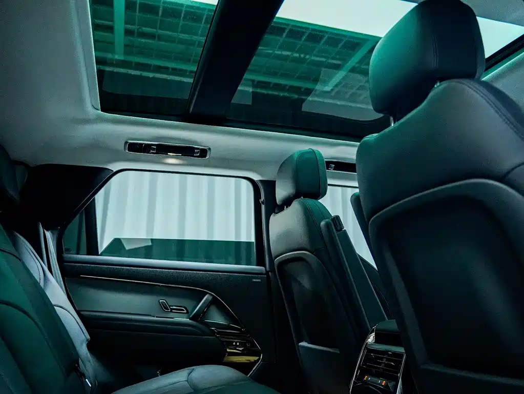Land Rover Sport 2023 — фото 15