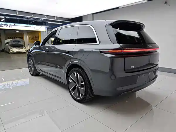 Li Auto L8 2025