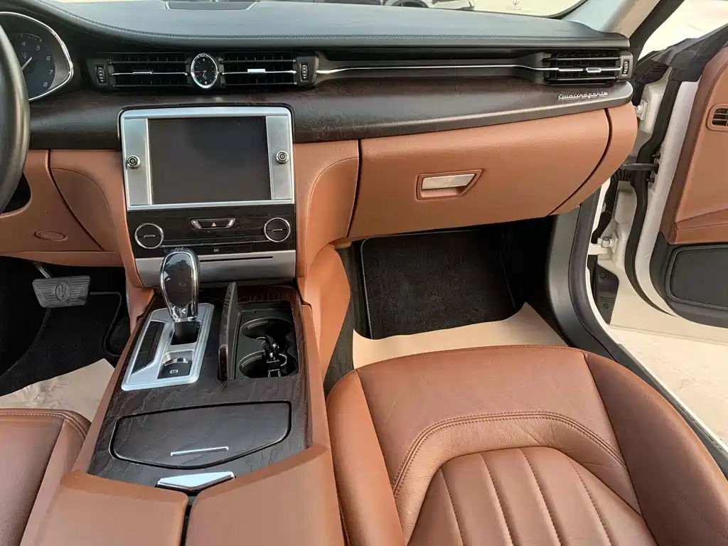 Maserati Quattroporte 2017 — фото 8