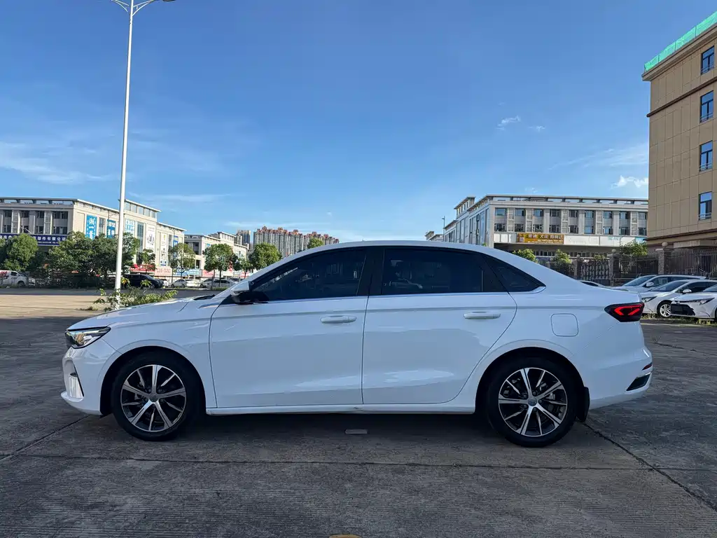 Geely Emgrand 2021
