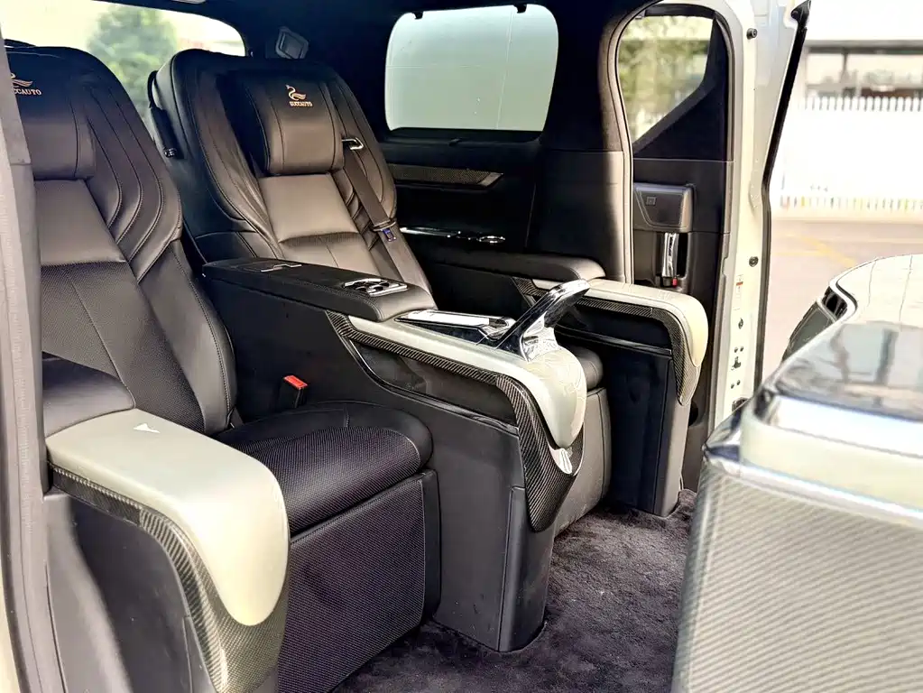Toyota Alphard 2021 — фото 8