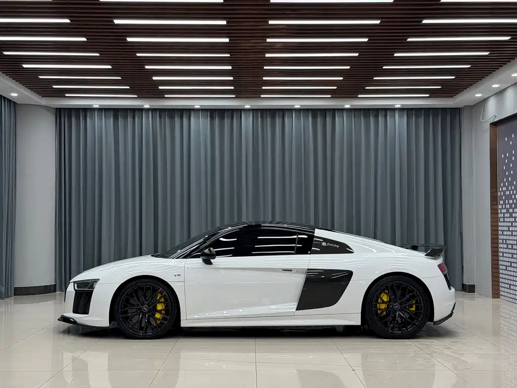 Audi R8 2017 — фото 3