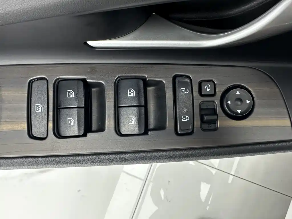 Hyundai Elantra 2022 — фото 12