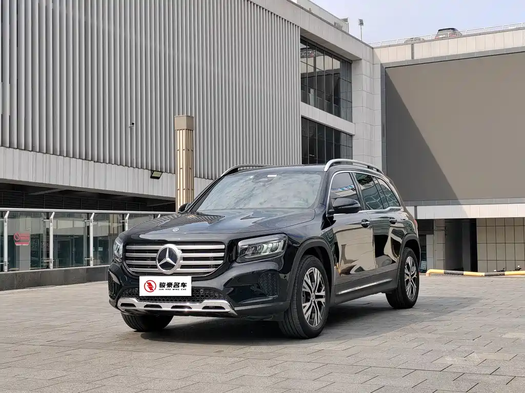 Mercedes-Benz GLB 2024 — фото 1