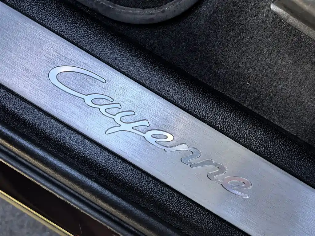 Porsche Cayenne Hybrid 2022 — фото 17