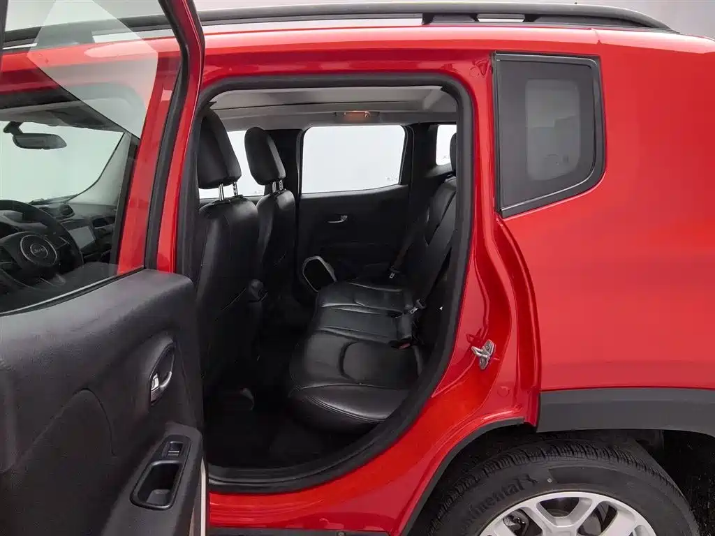 Jeep Renegade 2018 — фото 15