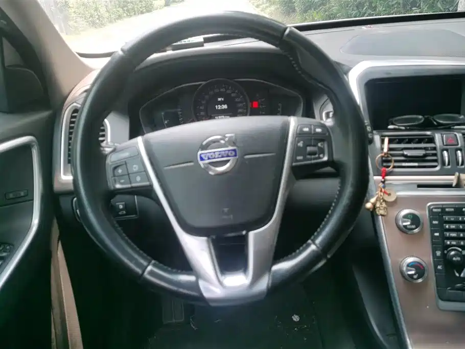 Volvo XC60 2017 — фото 15