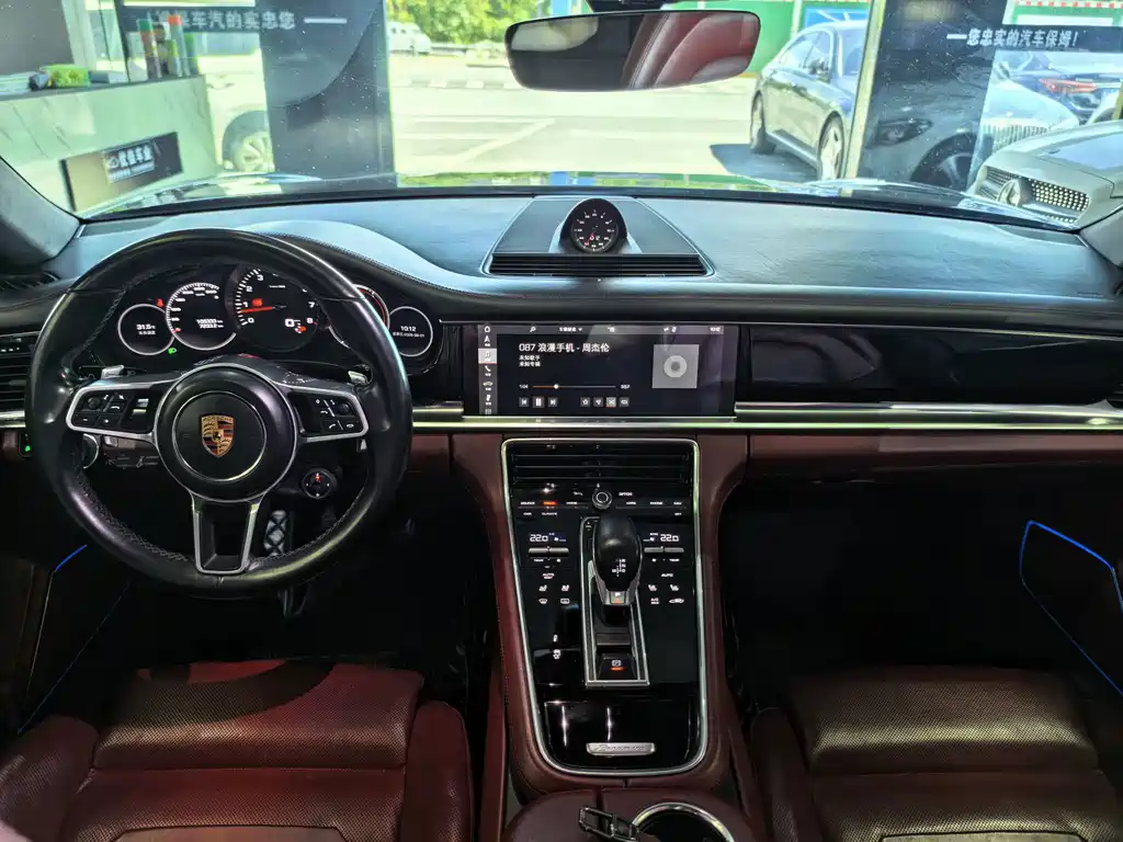 Porsche Panamera 2018 — фото 9