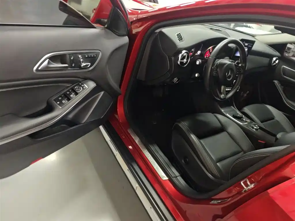 Mercedes-Benz GLA 2018 — фото 16