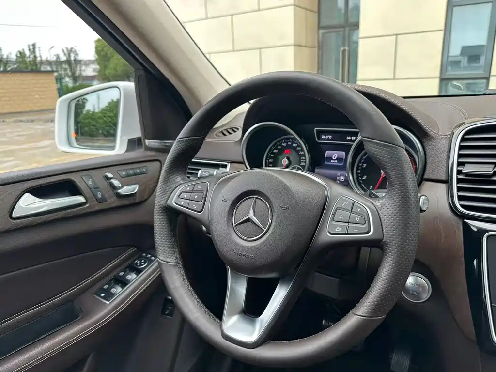 Mercedes-Benz GLE 2017 — фото 11