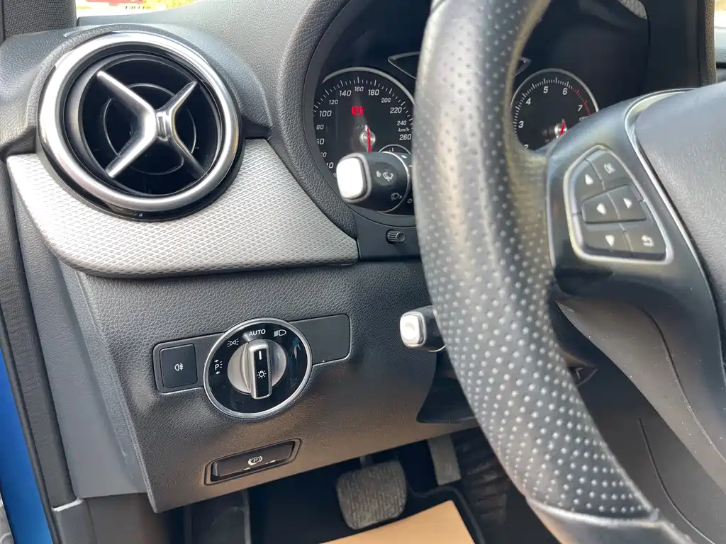 Mercedes-Benz B-Class 2016 — фото 13