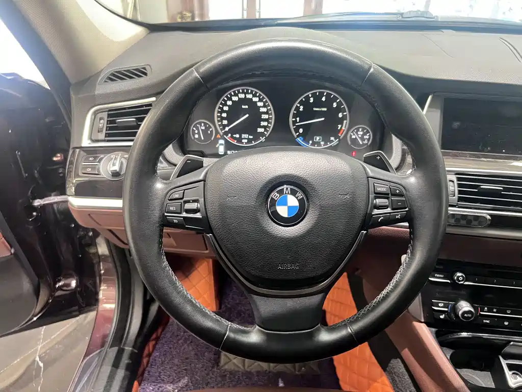 BMW 5 Series GT 2018 — фото 14