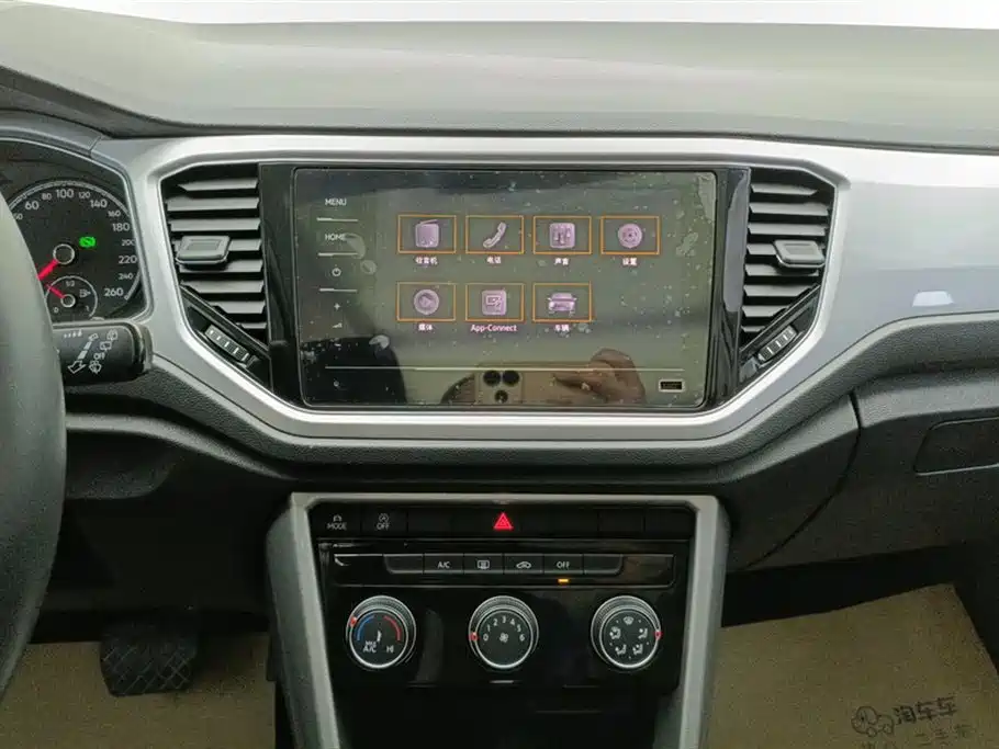 Volkswagen T-Roc 2023 — фото 13