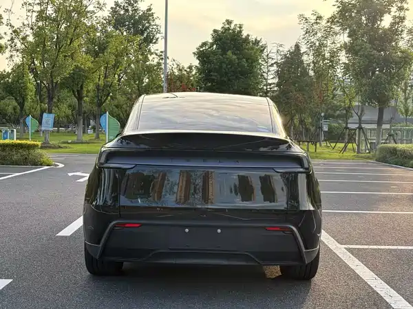 Tesla Model Y 2026