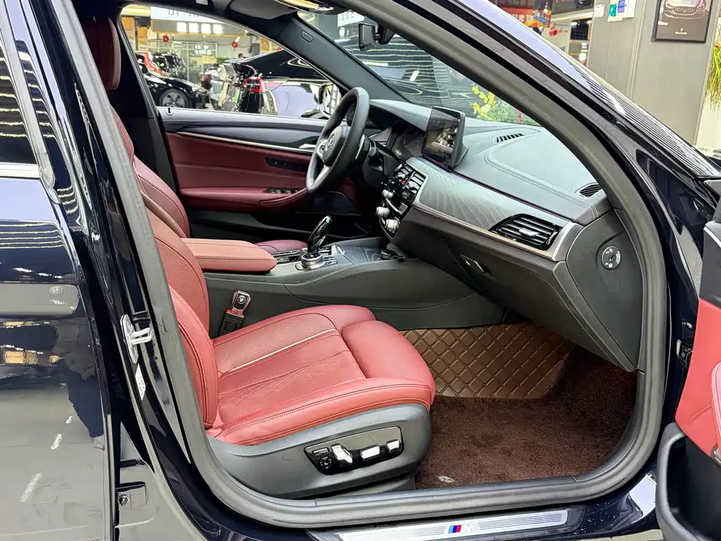 BMW 5 Series 2022 — фото 16