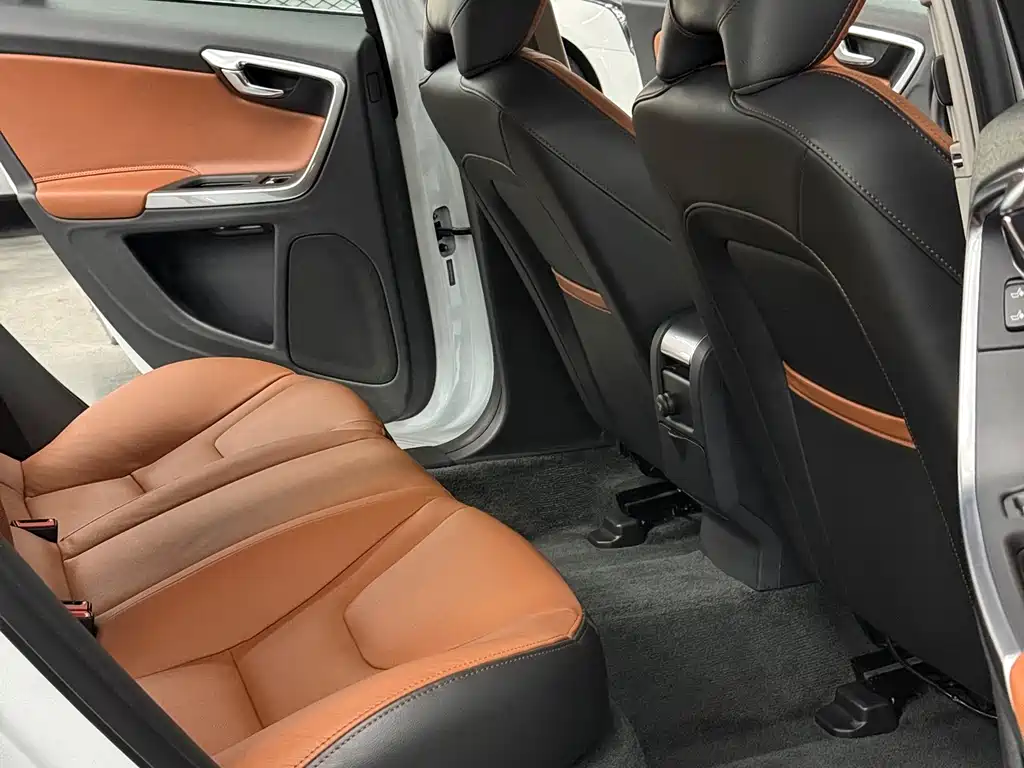 Volvo S60 2017 — фото 14