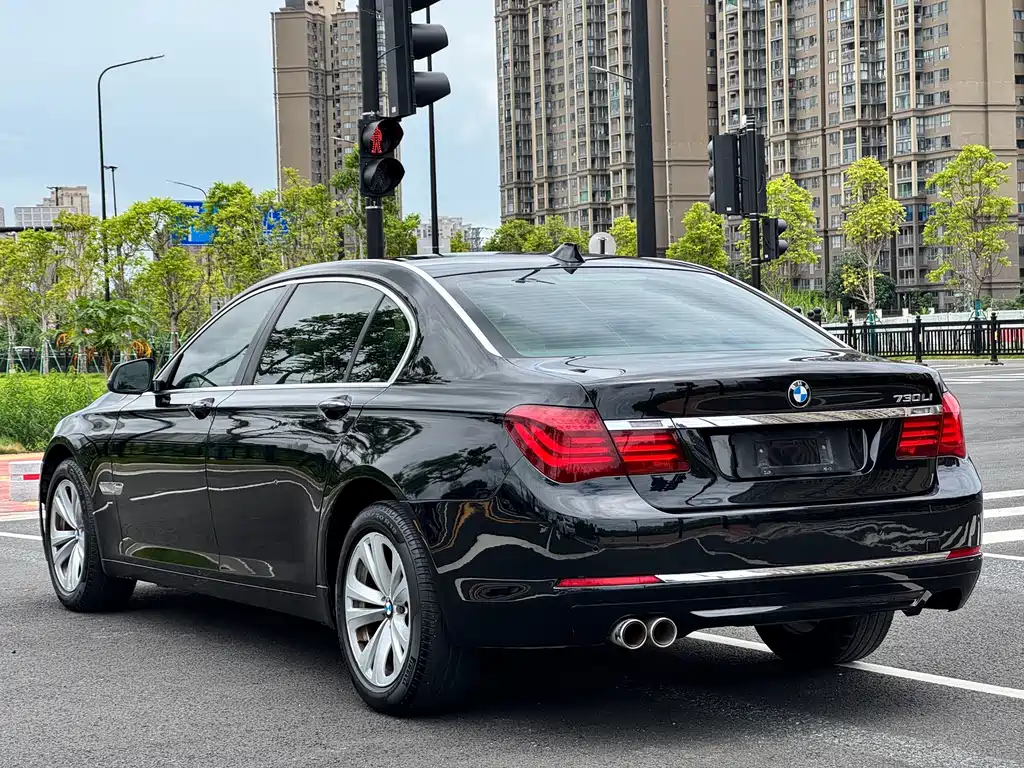 BMW 7 Series 2013 — фото 13