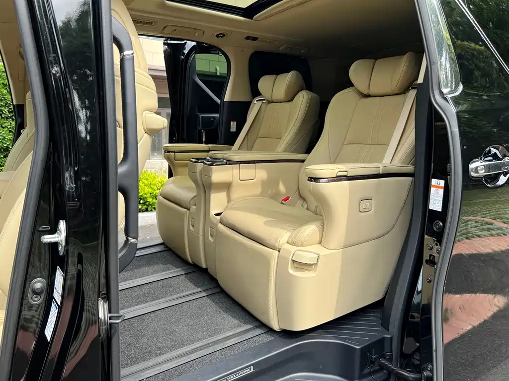 Toyota Vellfire 2022 — фото 6