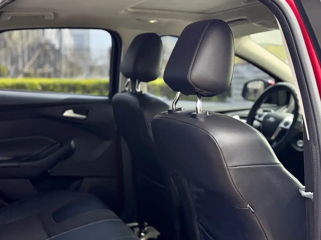 Ford Focus 2015 — фото 23