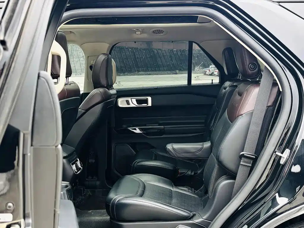Ford Explorer 2021 — фото 15