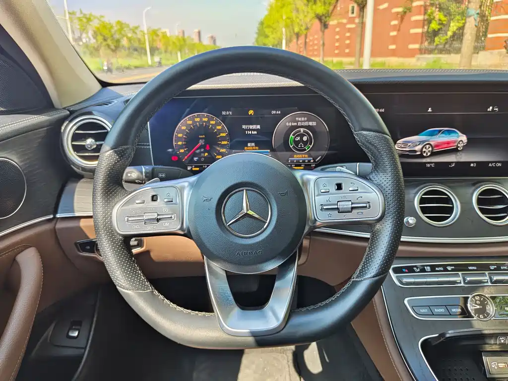 Mercedes-Benz E-Class 2019 — фото 13