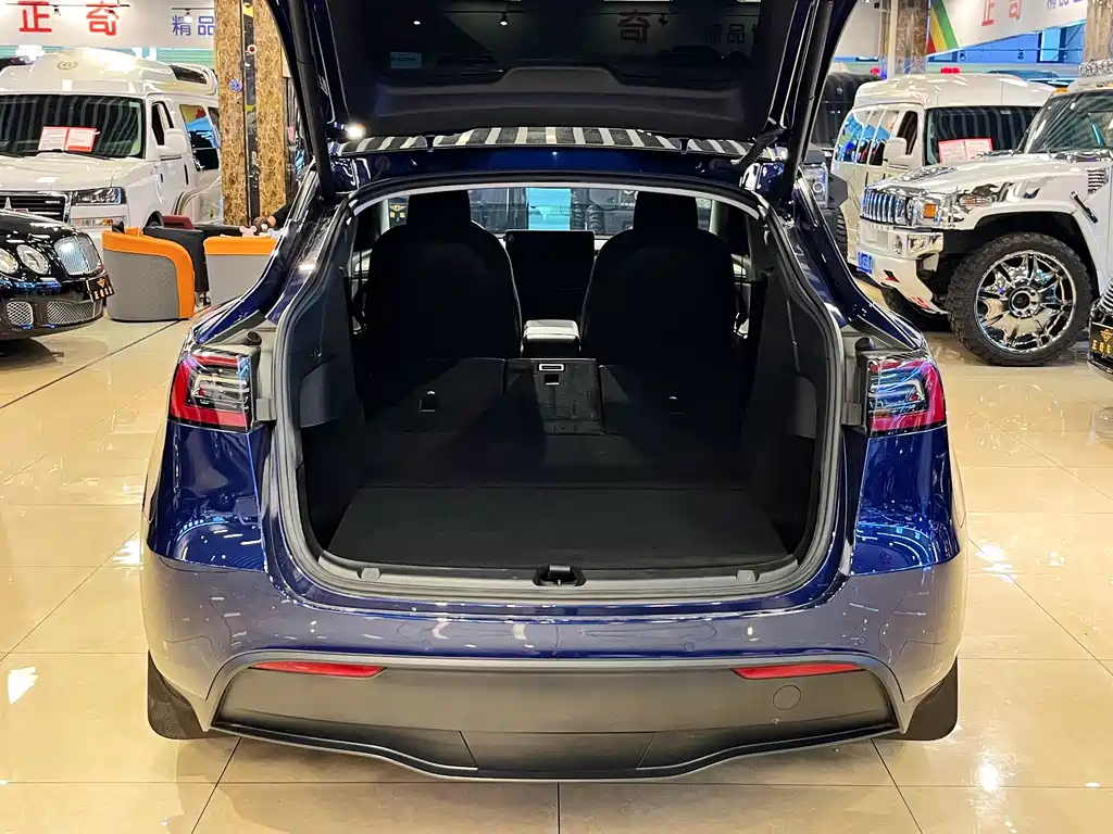 Tesla Model Y 2023 — фото 10
