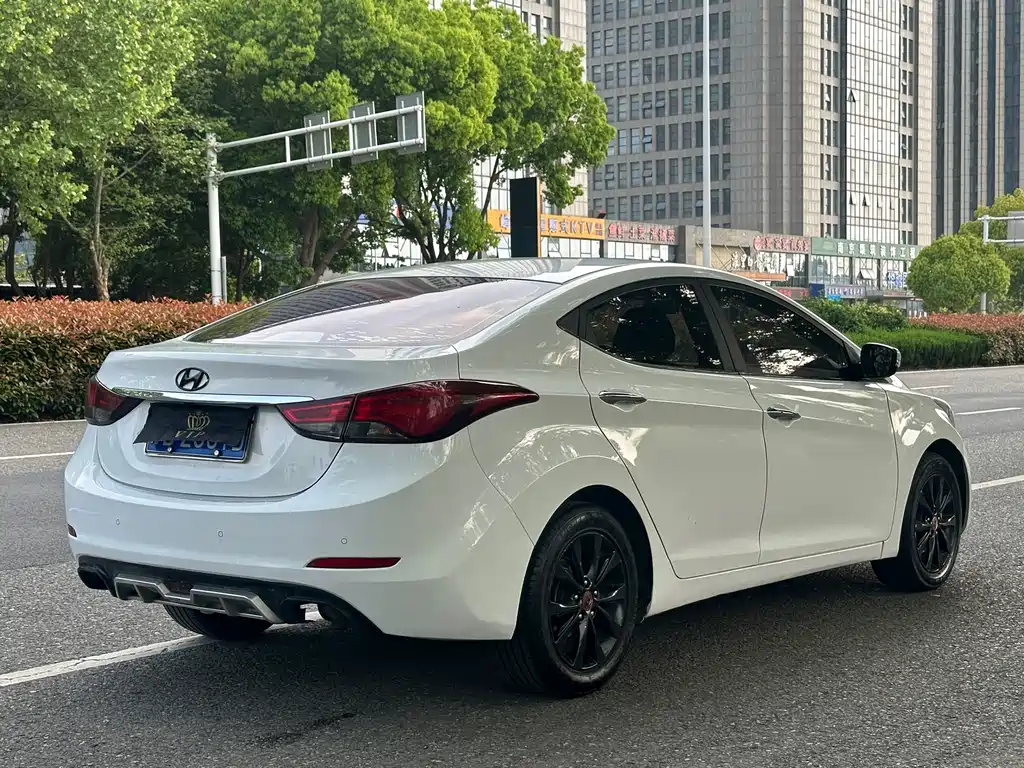 Hyundai Elantra Langdong 2018 — фото 6